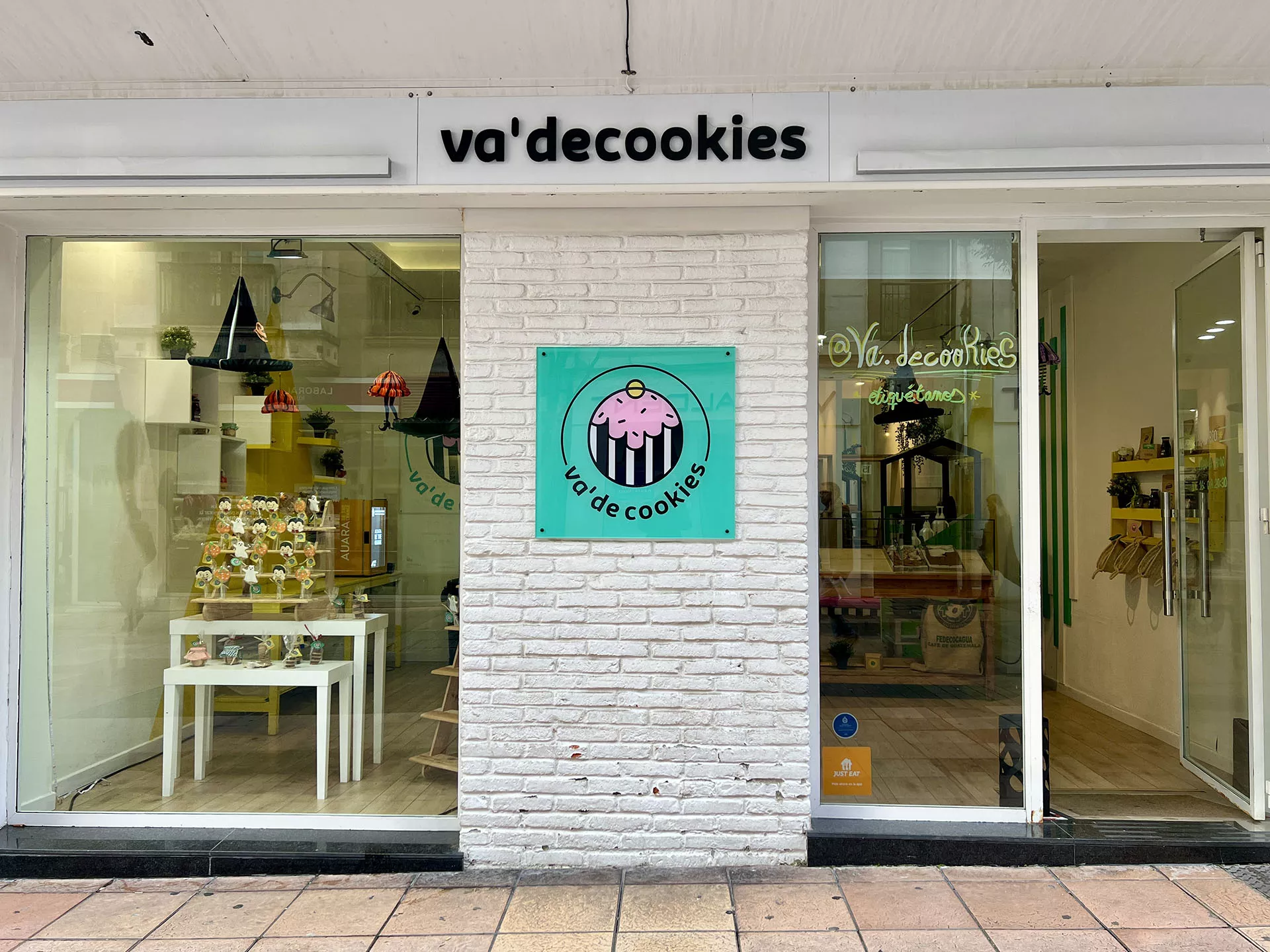 Escaparate de tienda Va'decookies